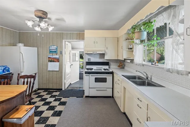 $280,000 | 1650 North Bluff Road, Collinsville, IL 62234