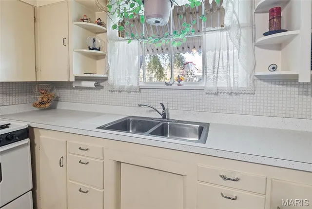 $280,000 | 1650 North Bluff Road, Collinsville, IL 62234