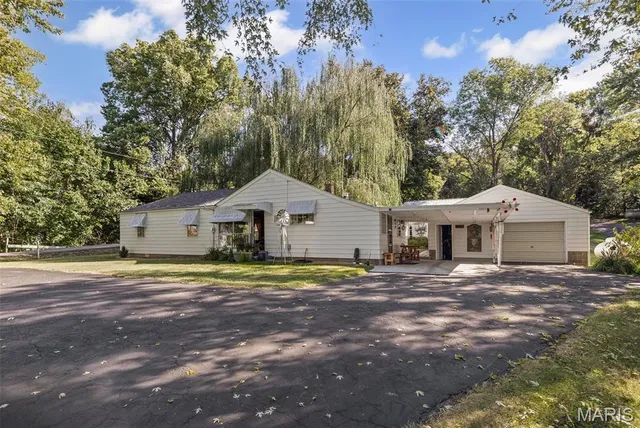 $280,000 | 1650 North Bluff Road, Collinsville, IL 62234