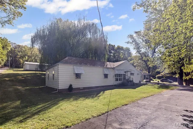 $280,000 | 1650 North Bluff Road, Collinsville, IL 62234