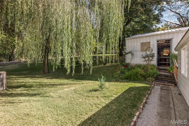 $280,000 | 1650 North Bluff Road, Collinsville, IL 62234