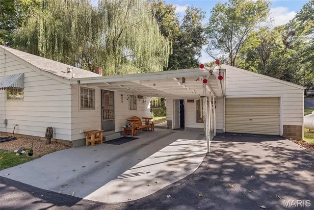 $280,000 | 1650 North Bluff Road, Collinsville, IL 62234