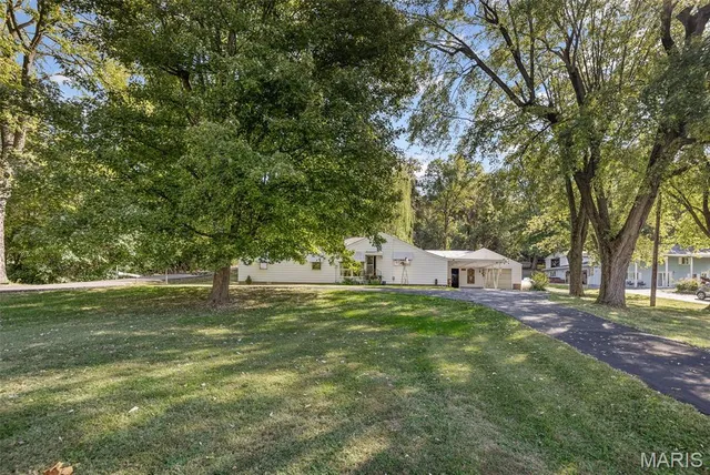 $280,000 | 1650 North Bluff Road, Collinsville, IL 62234