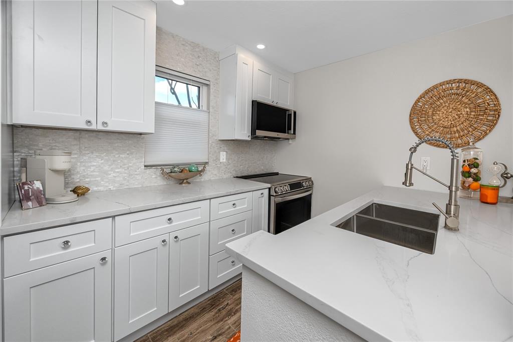 329 Medallion Boulevard, Unit B Madeira Beach, FL 33708 - Photo 10 of 47