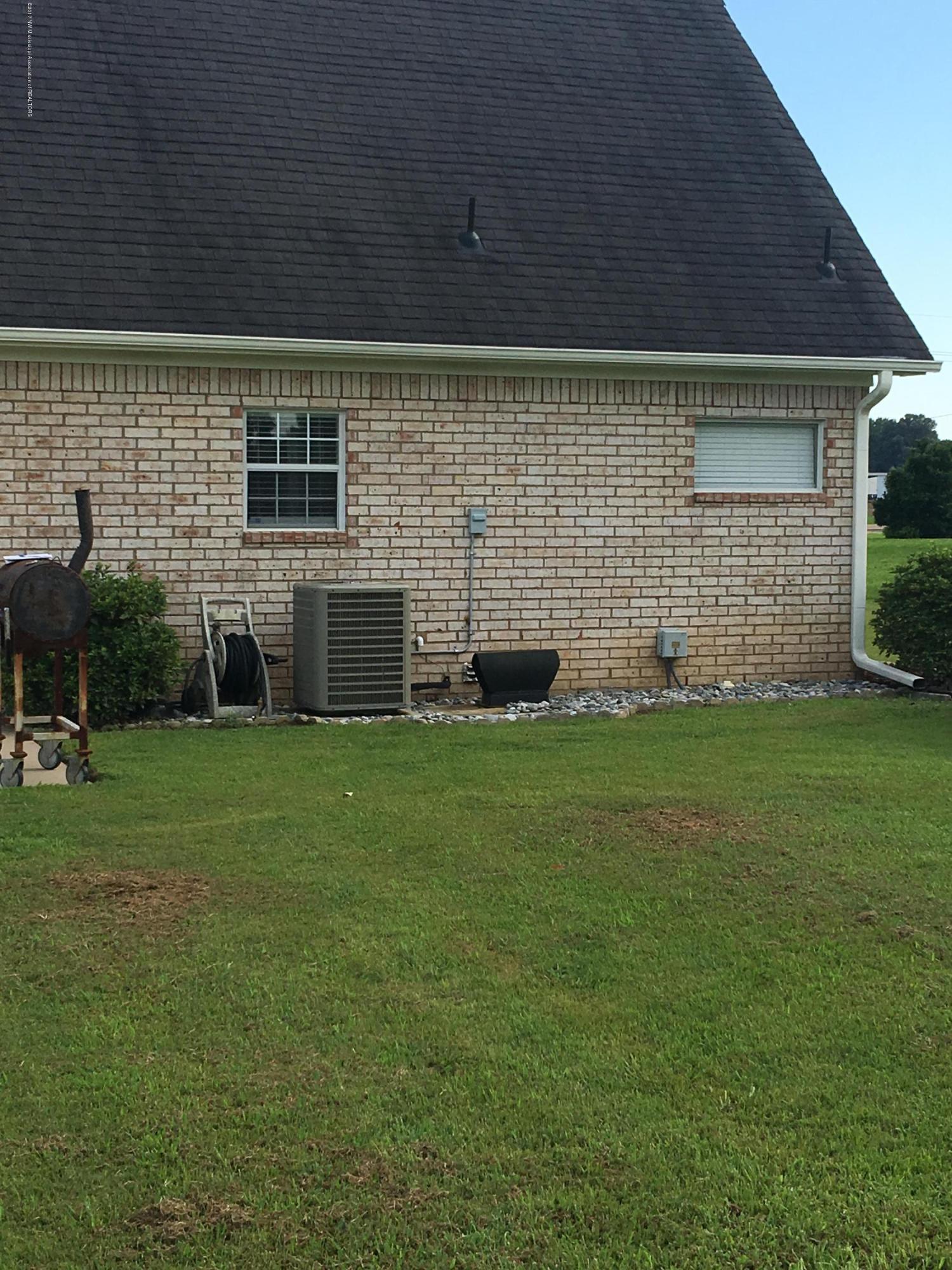 4688 Holly Springs Road Hernando, MS 38632 - Photo 5 of 27 IMG_5489