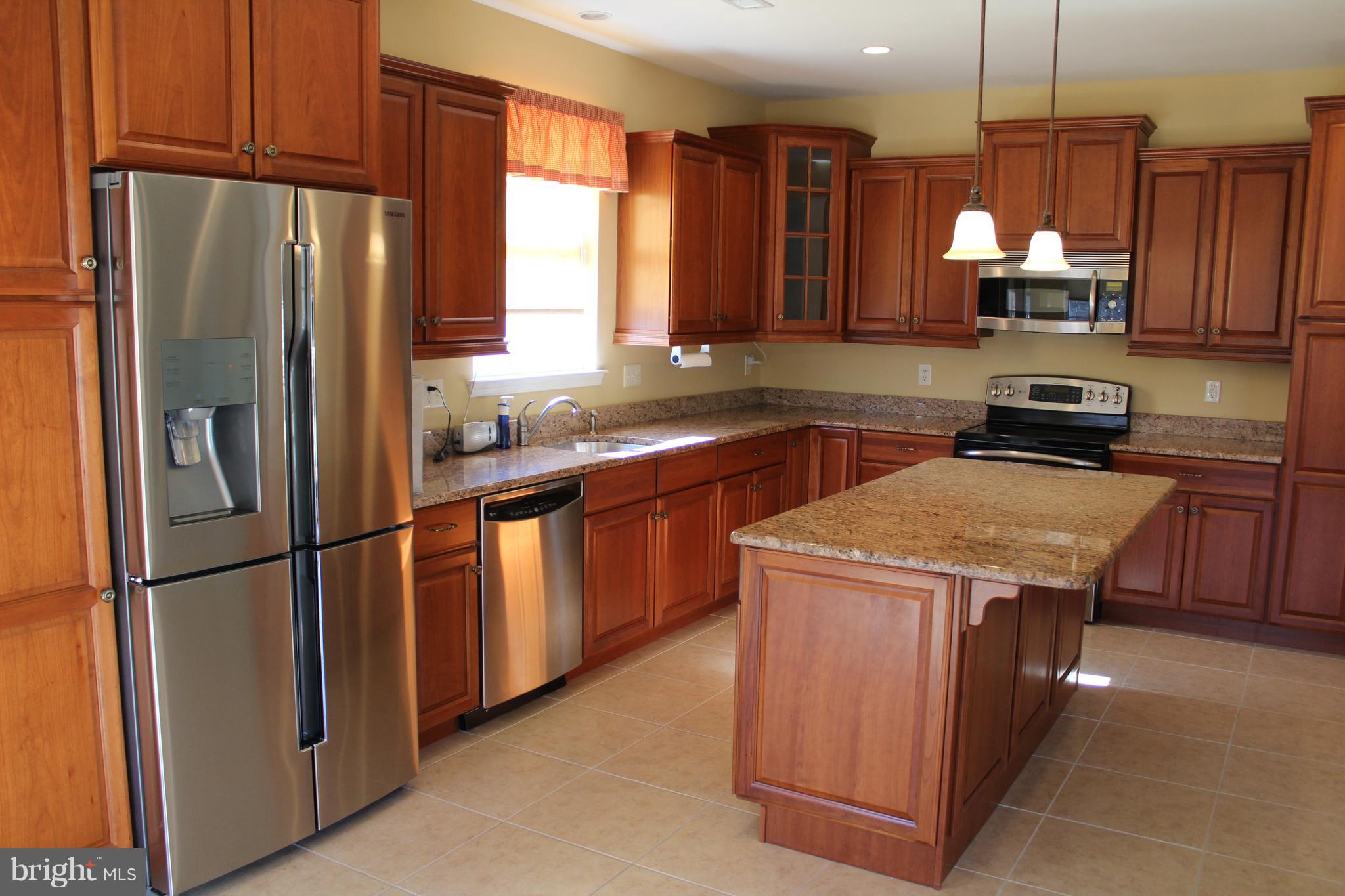 106 Hummingbird Way Sewell, NJ 08080 - Photo 5 of 11 Cherry Wood, Granite Tops SS/S Appliances