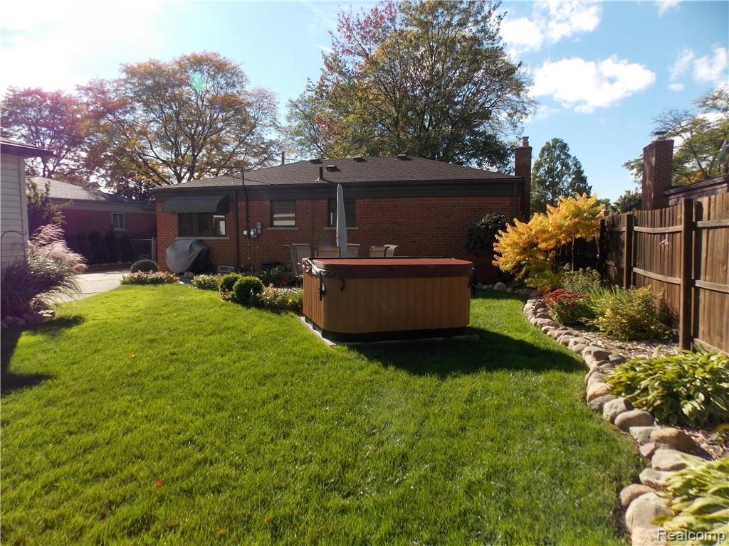 32456 Ridgefield Avenue Warren, MI 48088 - Photo 40 of 41 DSCN9341.JPG