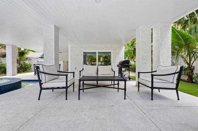$3,490,000 | 408 Magnolia Avenue, Anna Maria, FL 34216