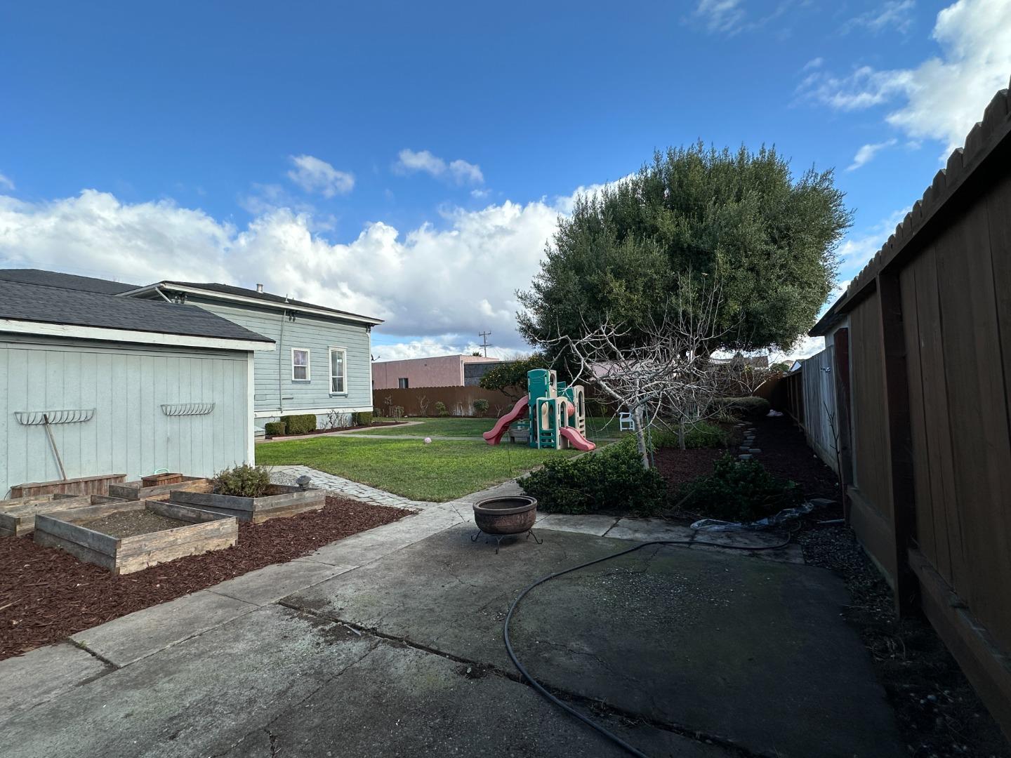 69 Geil Street Salinas, CA 93901 - Photo 28 of 34 a view of a backyard of the house