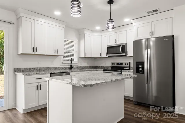 $2,150 | 815 Sharon Drive, Waxhaw, NC 28173