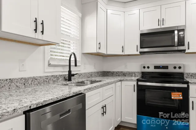 $2,150 | 815 Sharon Drive, Waxhaw, NC 28173