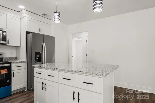 $2,150 | 815 Sharon Drive, Waxhaw, NC 28173