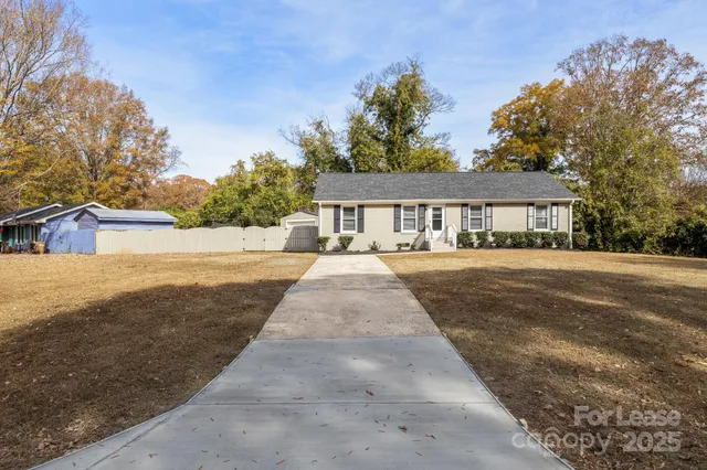 $2,150 | 815 Sharon Drive, Waxhaw, NC 28173