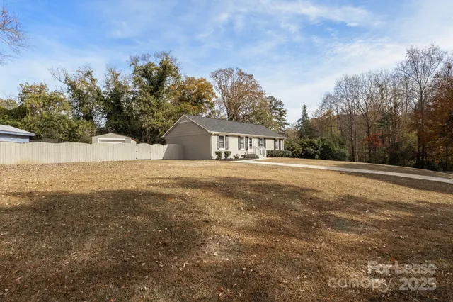 $2,150 | 815 Sharon Drive, Waxhaw, NC 28173