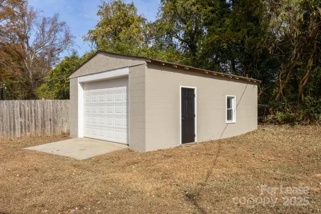 $2,150 | 815 Sharon Drive, Waxhaw, NC 28173