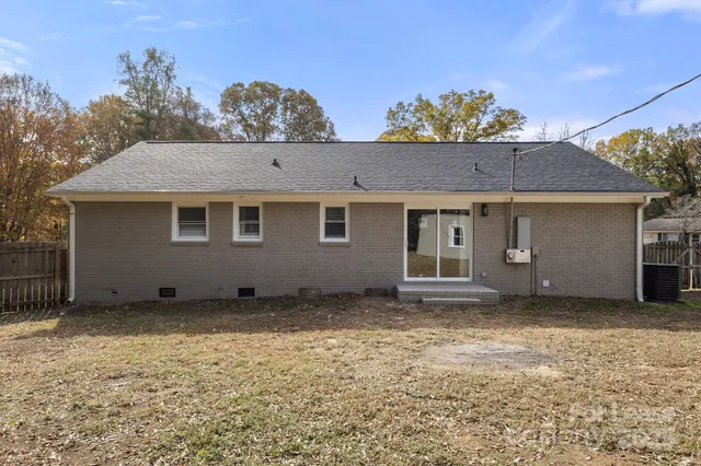 $2,150 | 815 Sharon Drive, Waxhaw, NC 28173