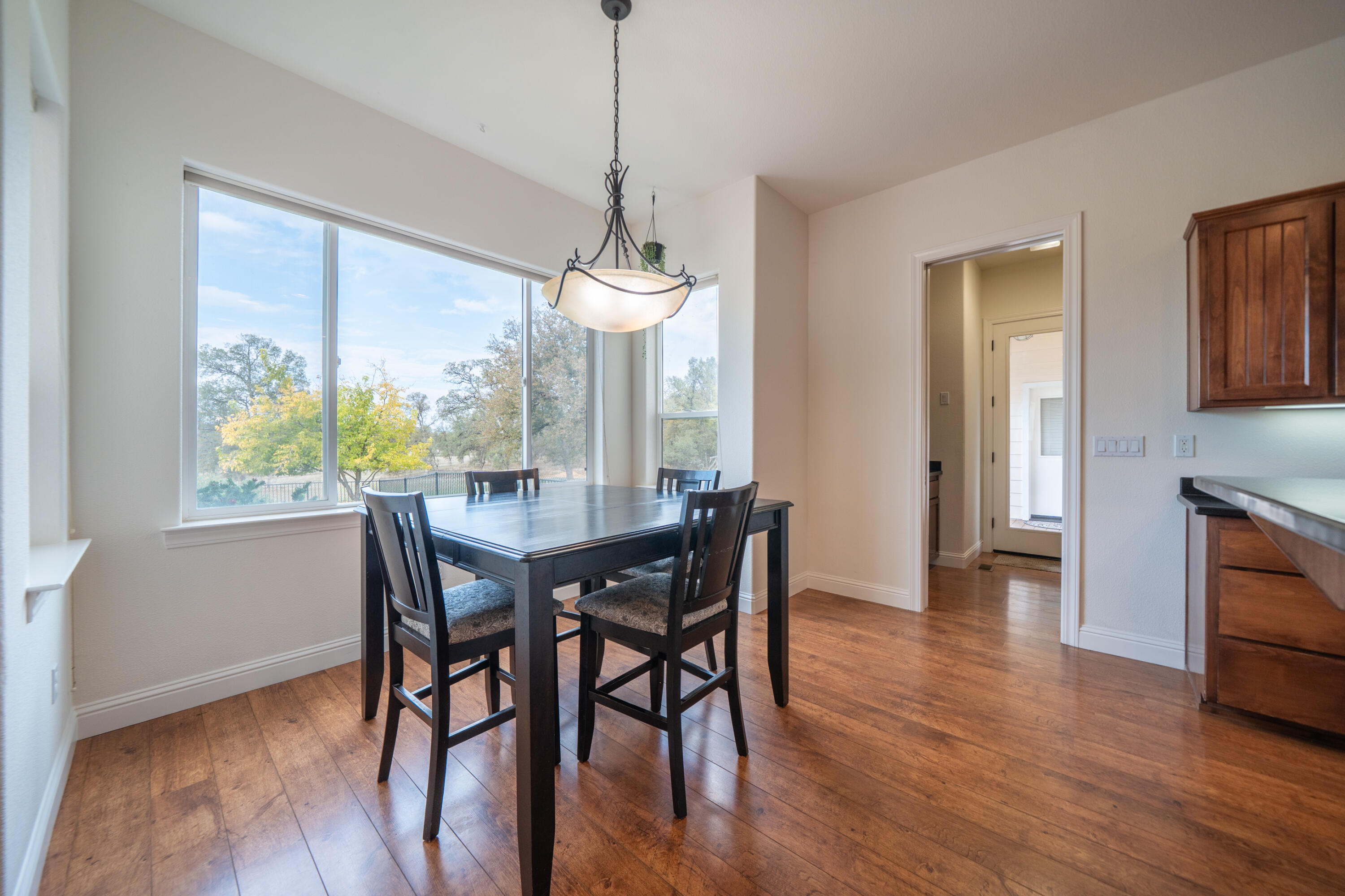 8180 Whispering Oaks Road Redding, CA 96002 - Photo 22 of 100 BREAKFAST NOOK