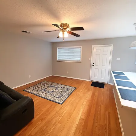 $1,800 | 513 Omega Street, Unit C, Belle Chasse, LA 70037