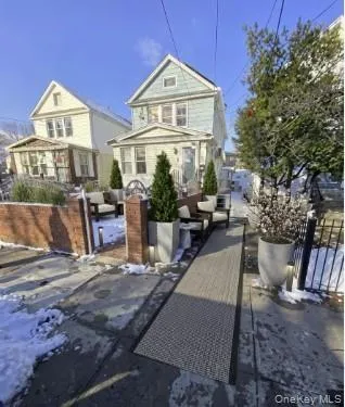 $725,000 | 1907 Lacombe Avenue | Soundview