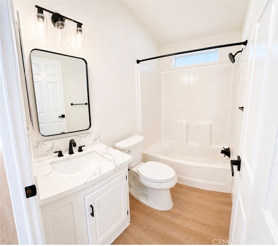 1638 Calavo Road, Unit 63 Fallbrook, CA 92028 - Photo 11 of 15 Hallway Bathroom