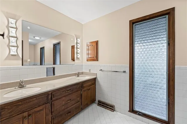 $349,000 | 6851 Garfield Drive, Kansas City, KS 66102