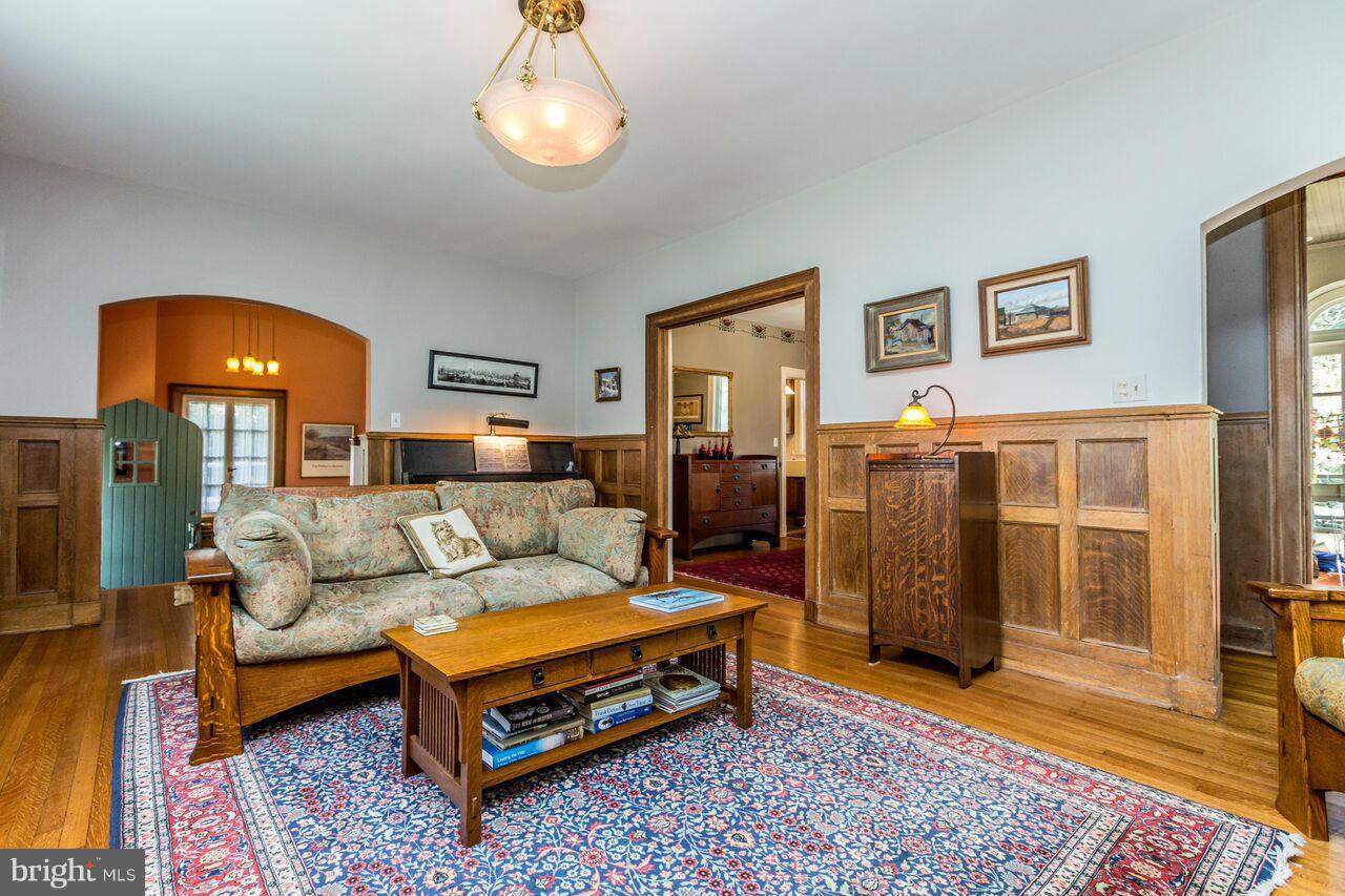 13 Elmwood Road Baltimore, MD 21210 - Photo 3 of 30 Living Room