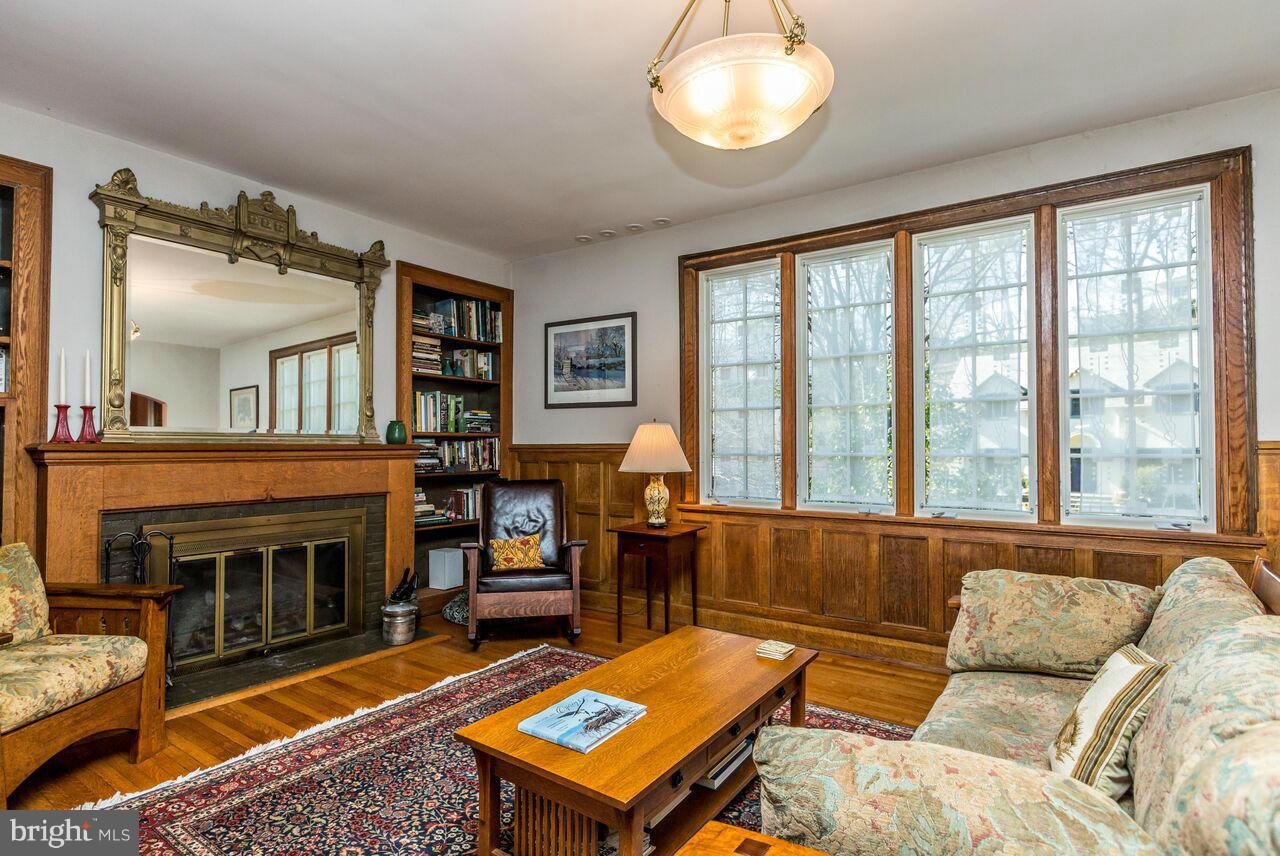 13 Elmwood Road Baltimore, MD 21210 - Photo 4 of 30 Living Room