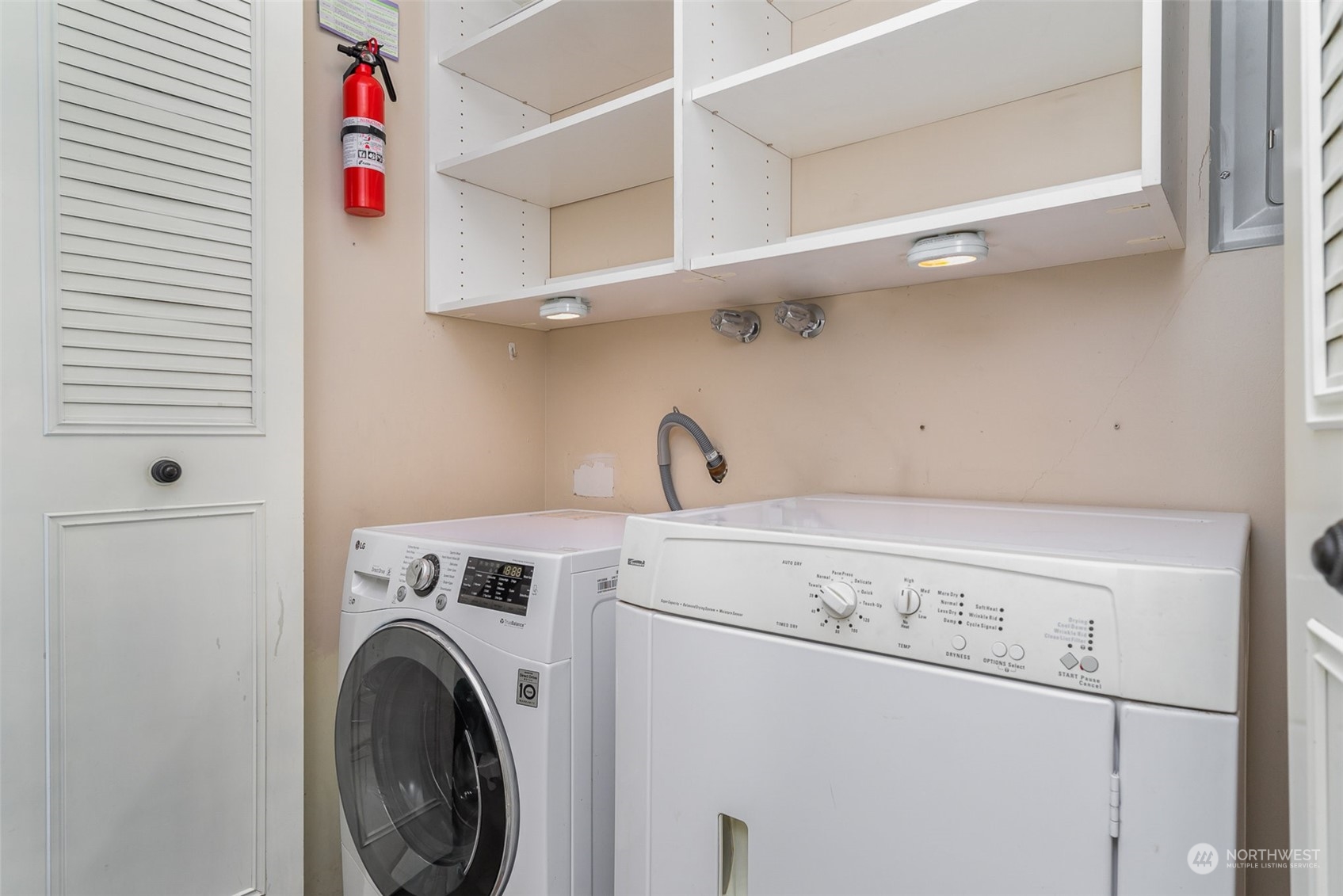 1120 8th Avenue, Unit 1601 Seattle, WA 98101 - Photo 18 of 30 a utility room with dryer and washer