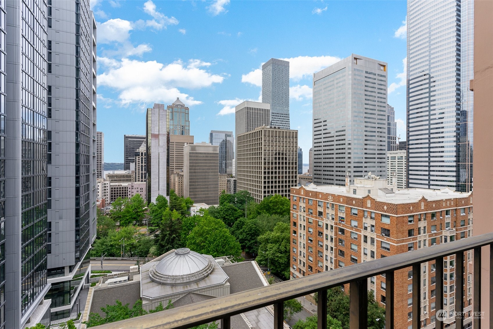1120 8th Avenue, Unit 1601 Seattle, WA 98101 - Photo 21 of 30 a view of city from balcony