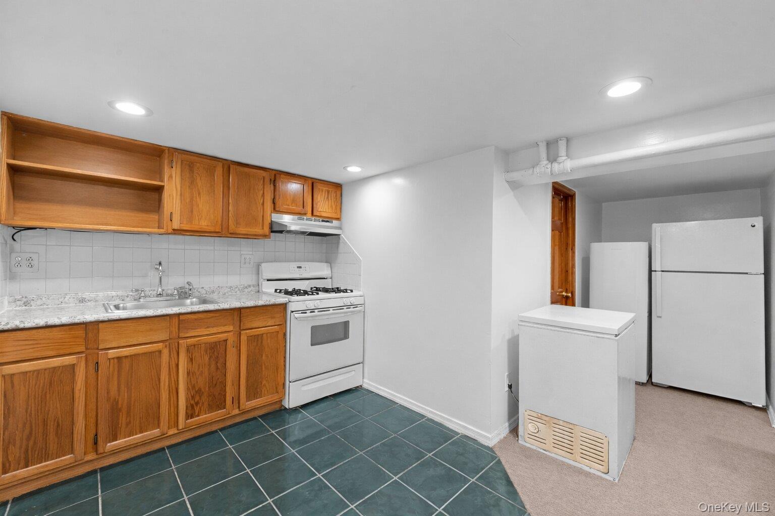 13301 226th Street Queens, NY 11413 - Photo 33 of 50