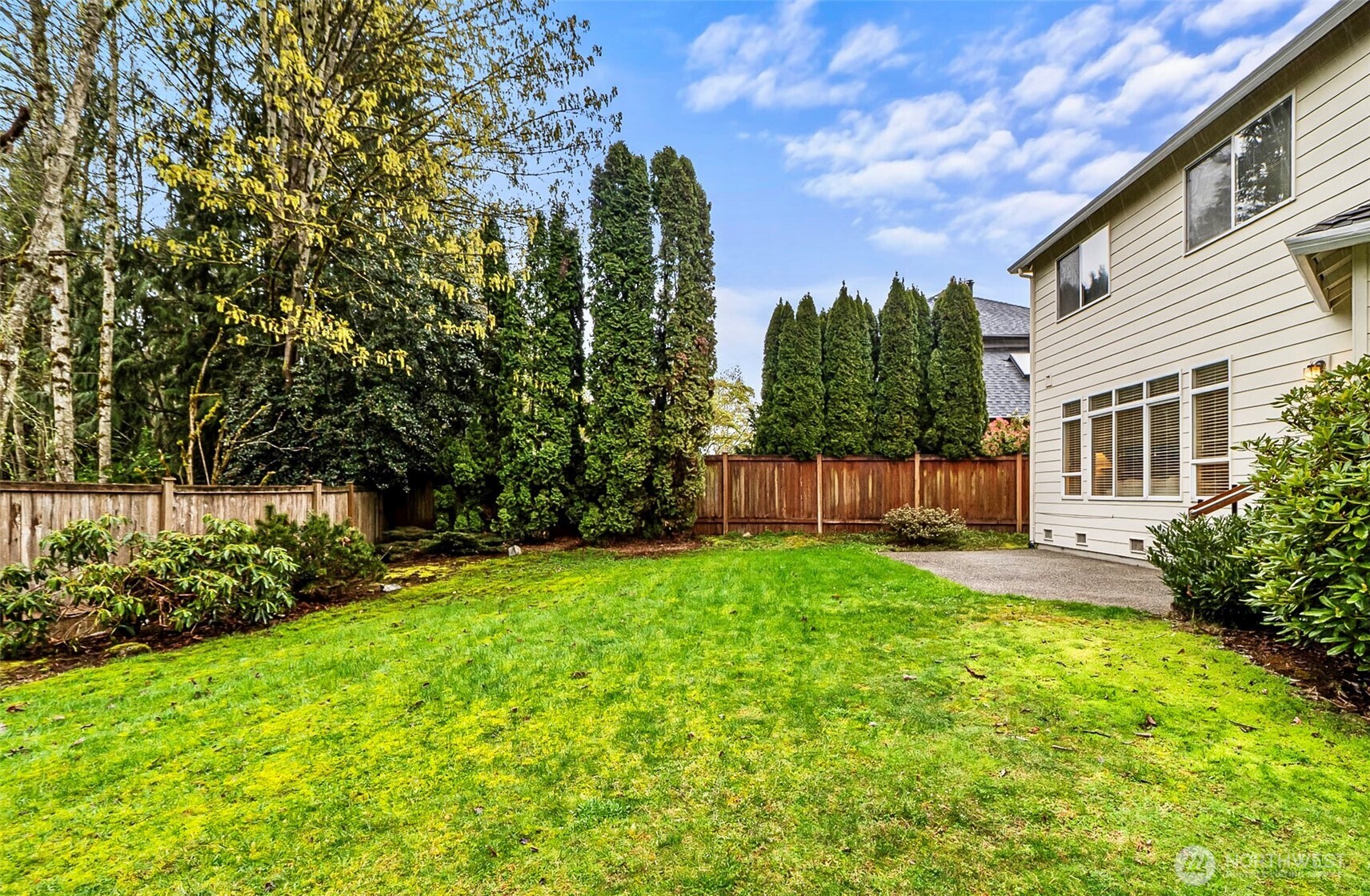 17401 33rd Drive Southeast Bothell, WA 98012 - Photo 36 of 39 a view of a backyard with plants and a garden