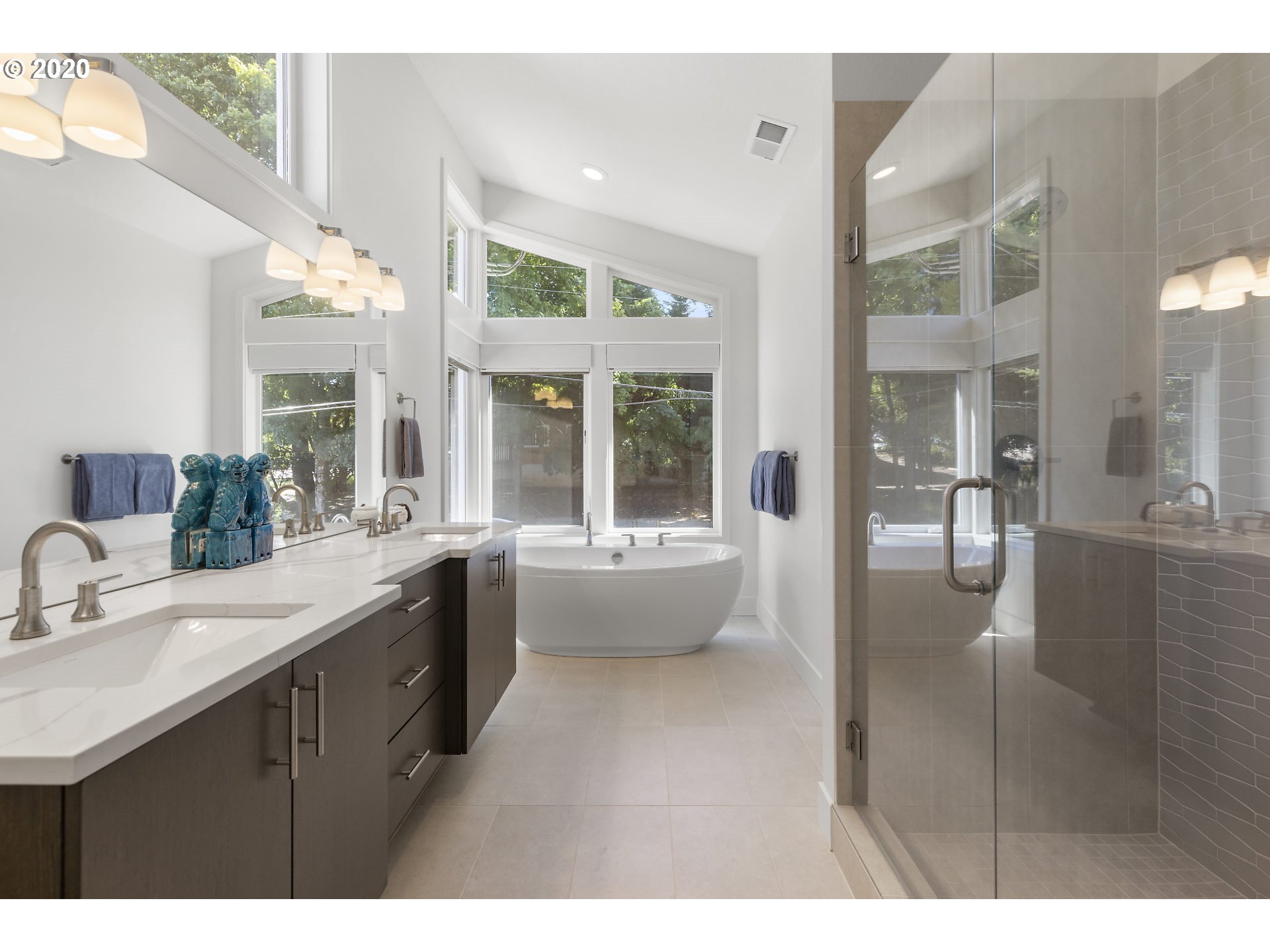 7688 Southwest 36th Avenue Portland, OR 97219 - Photo 12 of 32 Bathroom, Attached