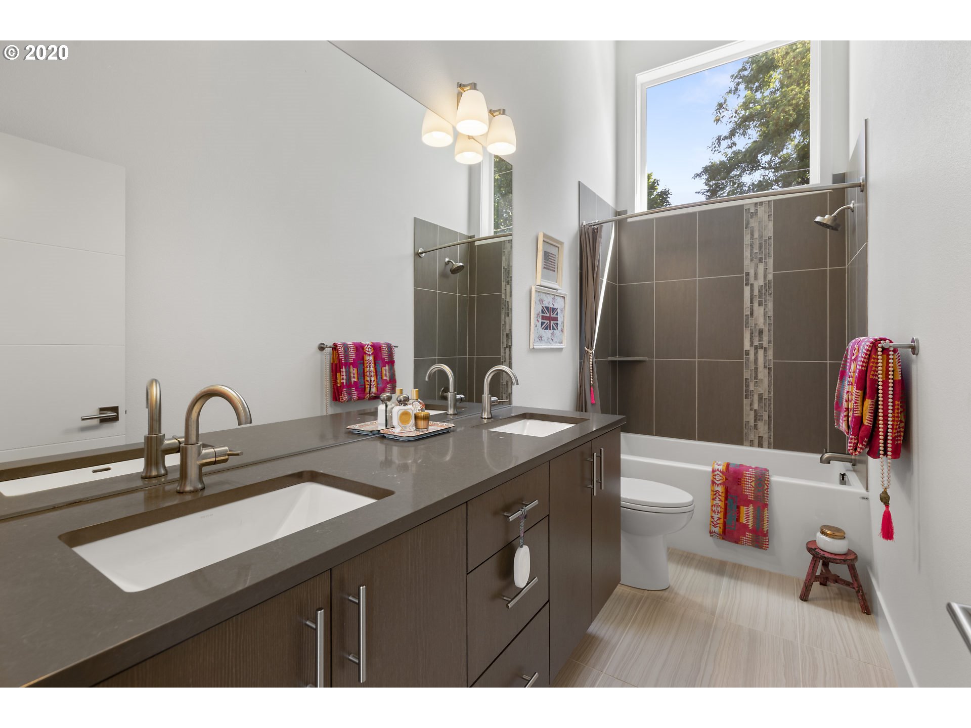 7688 Southwest 36th Avenue Portland, OR 97219 - Photo 16 of 32 Bathroom