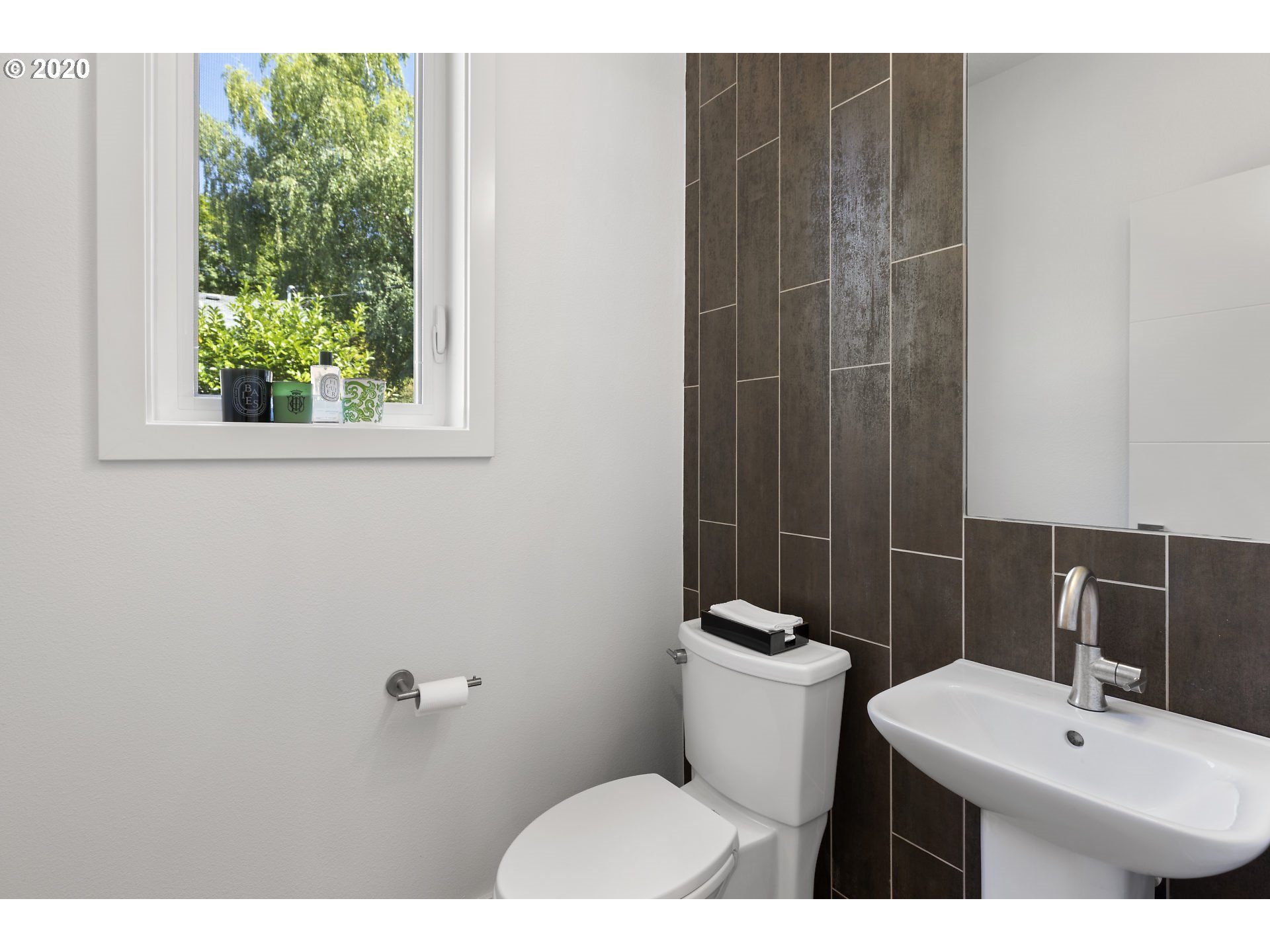 7688 Southwest 36th Avenue Portland, OR 97219 - Photo 8 of 32 Bathroom