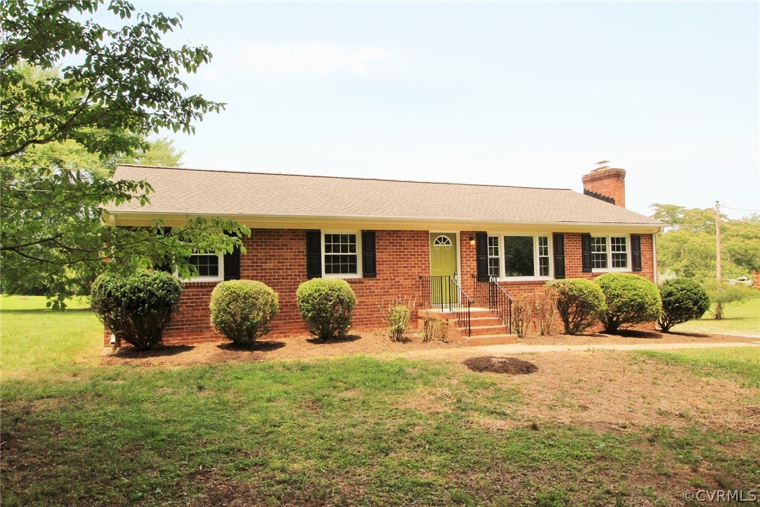 New 30 year dimensional roof w/ ridge vent & chimn