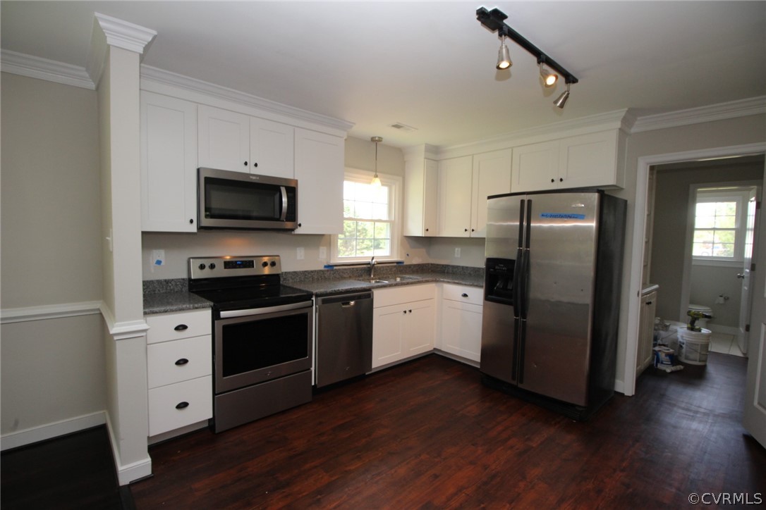 923 Schroeder Road Powhatan, VA 23139 - Photo 9 of 32 Open kitchen w/ painted hardwood cabinets, 3-membe