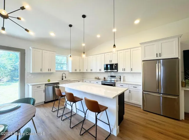 $2,400 | 410 Flat River Street Southwest, Palm Bay, FL 32908