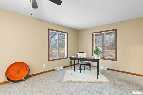 $327,900 | 14 Wind Cave Drive, Springfield, IL 62712