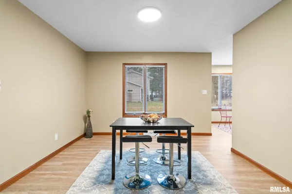 $327,900 | 14 Wind Cave Drive, Springfield, IL 62712