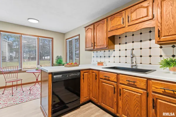 $327,900 | 14 Wind Cave Drive, Springfield, IL 62712