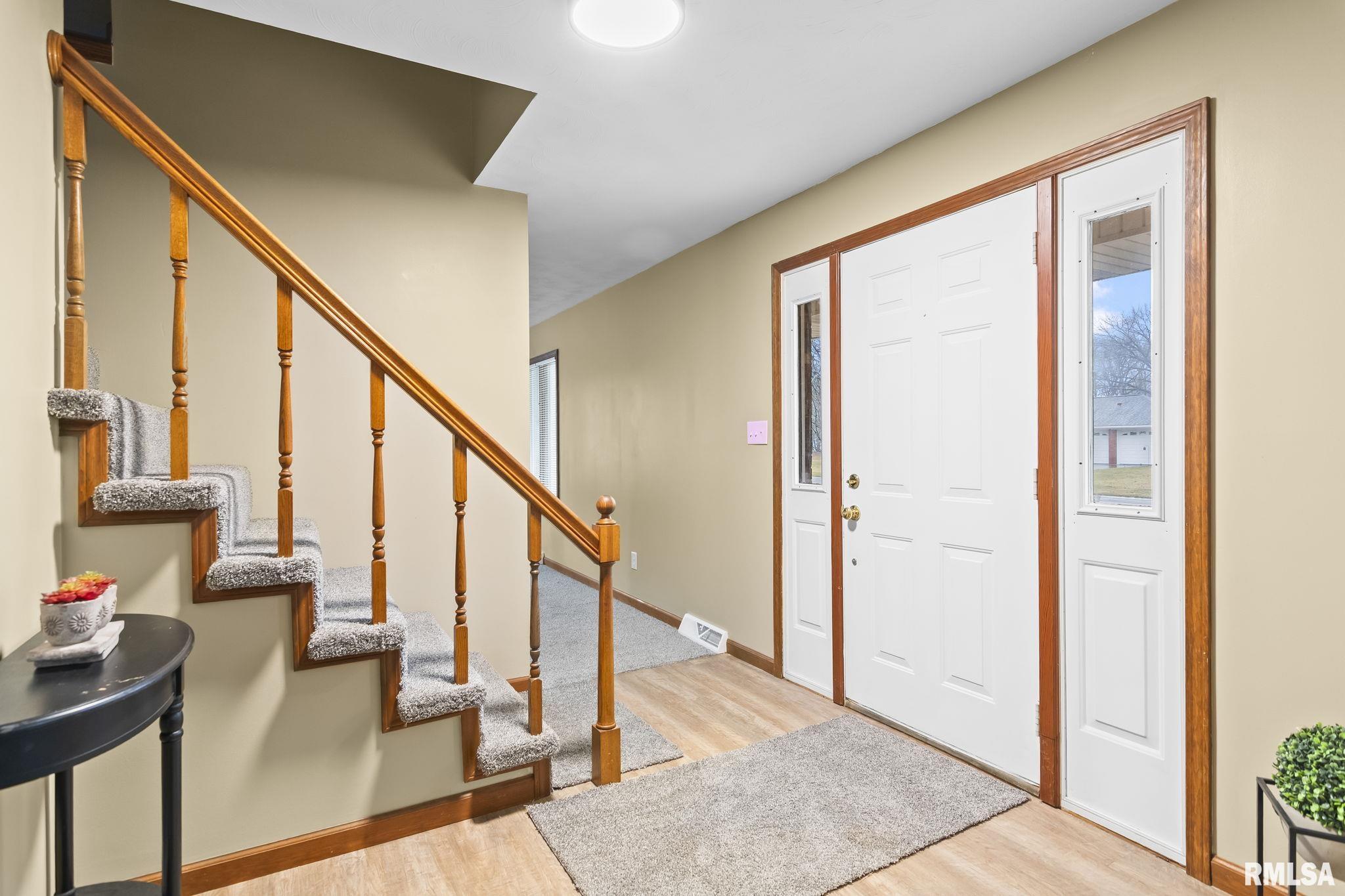 14 Wind Cave Drive Springfield, IL 62712 - Photo 2 of 38