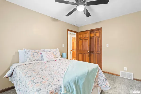 $327,900 | 14 Wind Cave Drive, Springfield, IL 62712