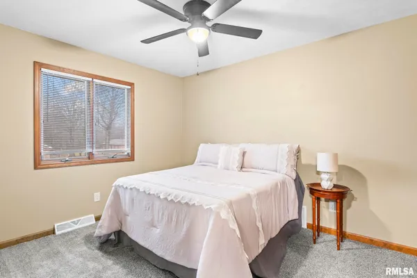 $327,900 | 14 Wind Cave Drive, Springfield, IL 62712
