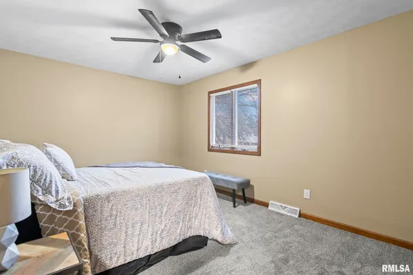 $327,900 | 14 Wind Cave Drive, Springfield, IL 62712