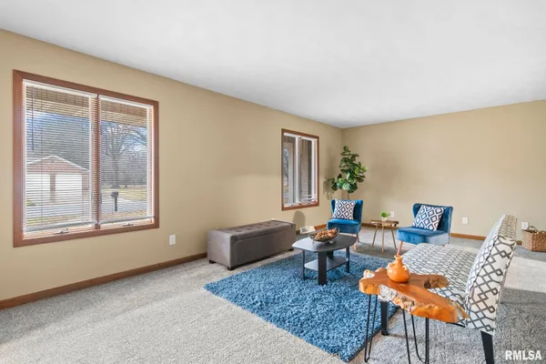 $327,900 | 14 Wind Cave Drive, Springfield, IL 62712