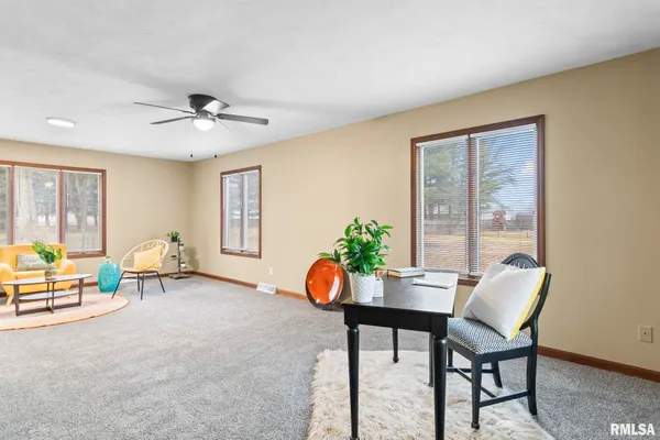 $327,900 | 14 Wind Cave Drive, Springfield, IL 62712