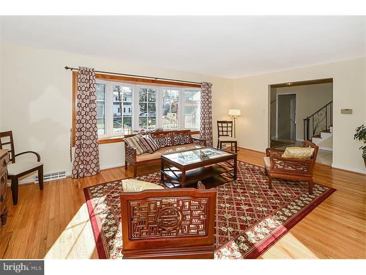 573 Kings Road Yardley, PA 19067 - Photo 6 of 25 Living Room