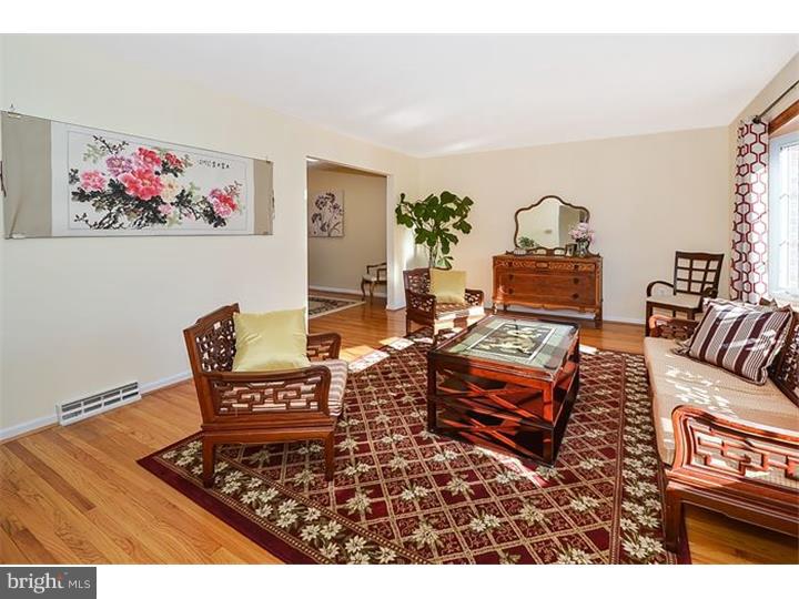 573 Kings Road Yardley, PA 19067 - Photo 7 of 25 Living Room