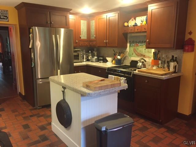308 Frailey Road Stroudsburg, PA 18360 - Photo 6 of 42 a kitchen with a sink a refrigerator and cabinets