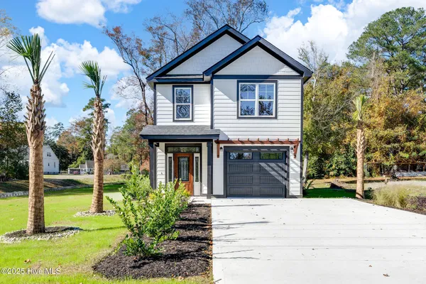 $309,900 | 132-134 Currie Street, Wallace, NC 28466